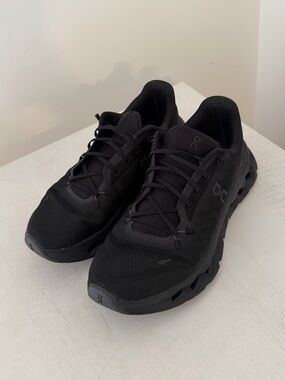 On Cloud Black Women’s Work / running Shoes